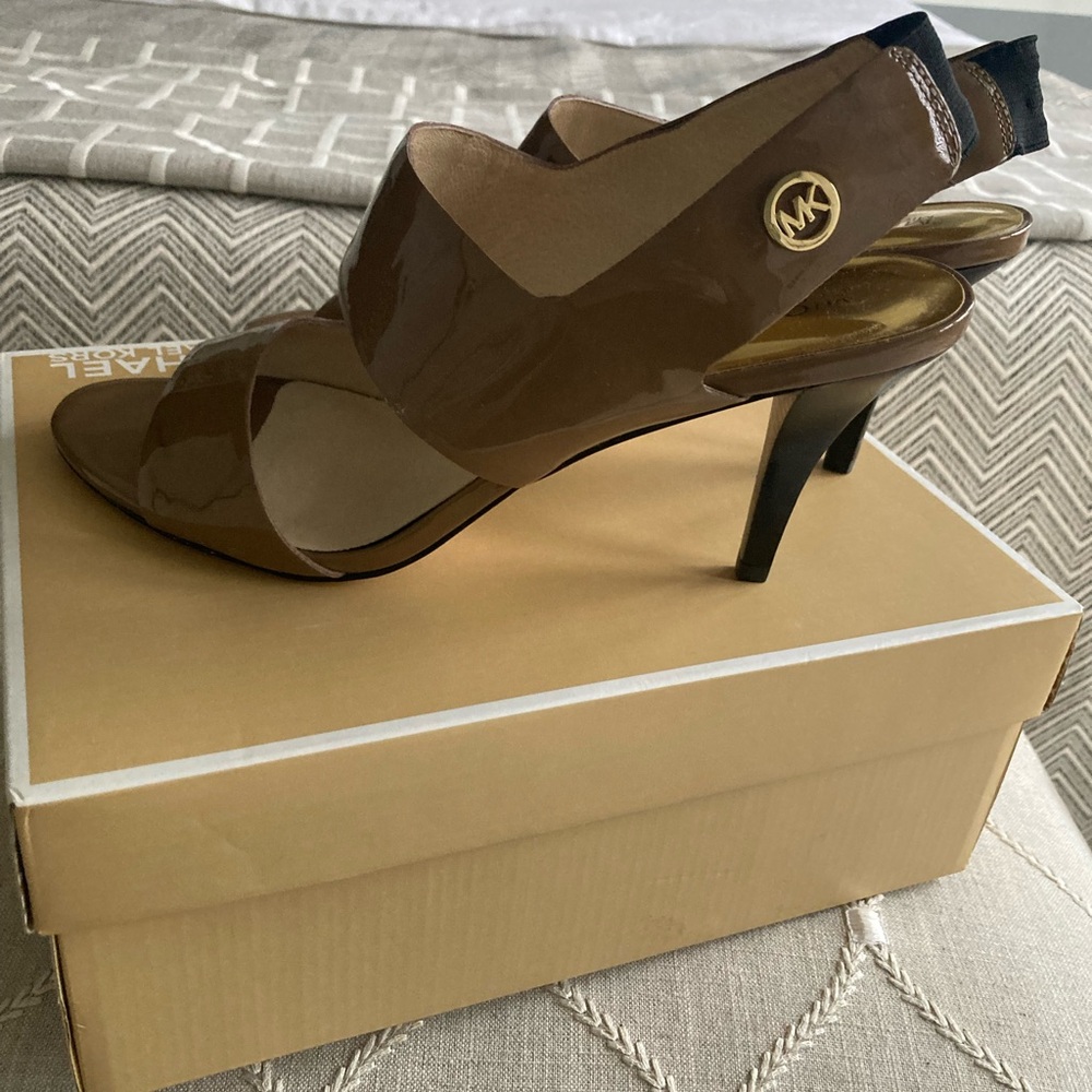 Michael’s Kors patent taupe sanda with black heels